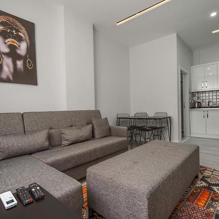 شقة Charming And Central Flat Near Beach In Muratpasa أنطاليا المظهر الخارجي الصورة