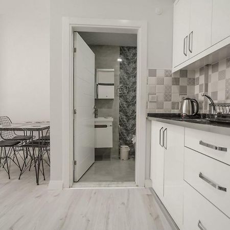 شقة Charming And Central Flat Near Beach In Muratpasa أنطاليا المظهر الخارجي الصورة